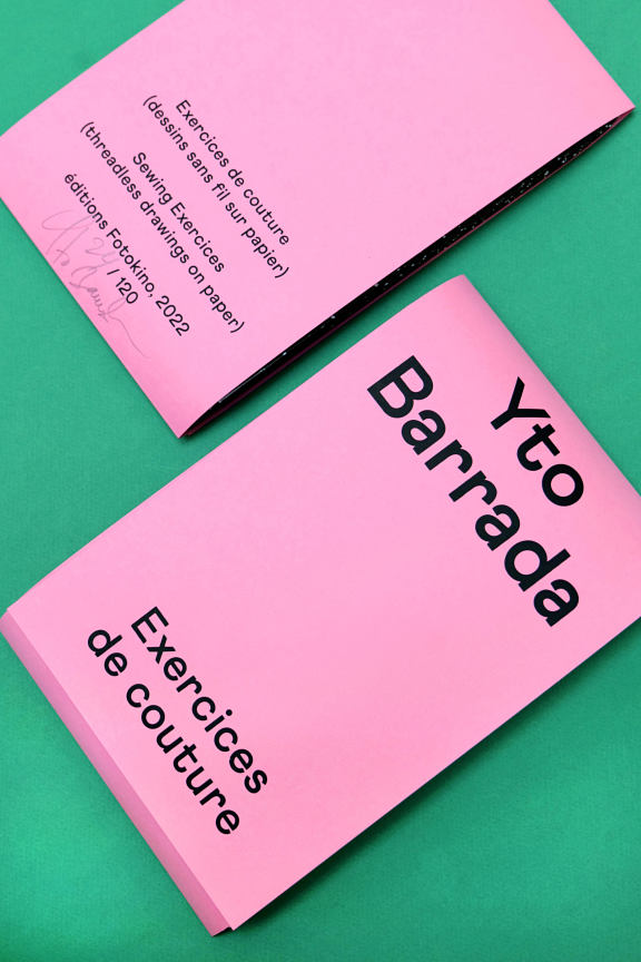 Yto Barrada, Exercices de couture (dessins sans fil sur papier), éditions Fotokino, 120 exemplaires numérotés ey signés, 2022.